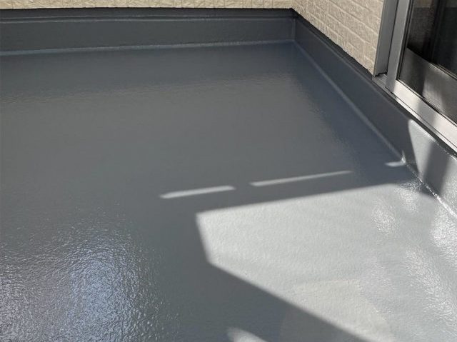 加古川市でベランダ防水における上塗り